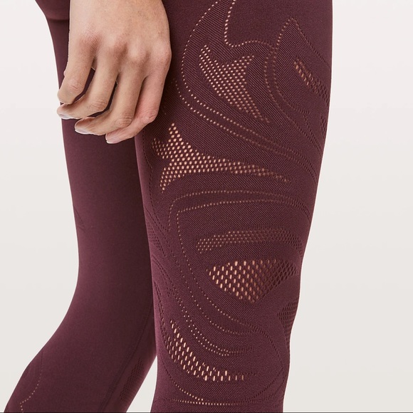 Lululemon Reveal Tight 26" 
En Avante - Picture 6 of 8